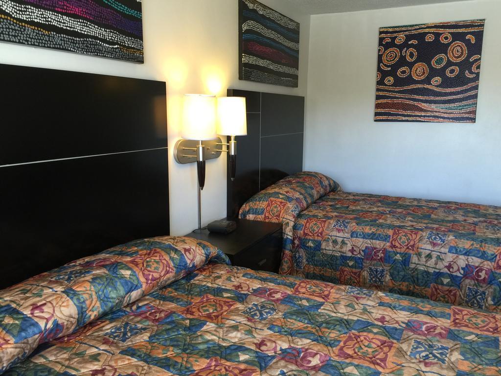 Tropics Motor Hotel Indio Room photo