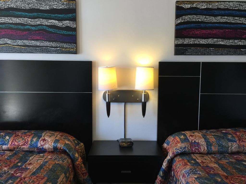 Tropics Motor Hotel Indio Room photo