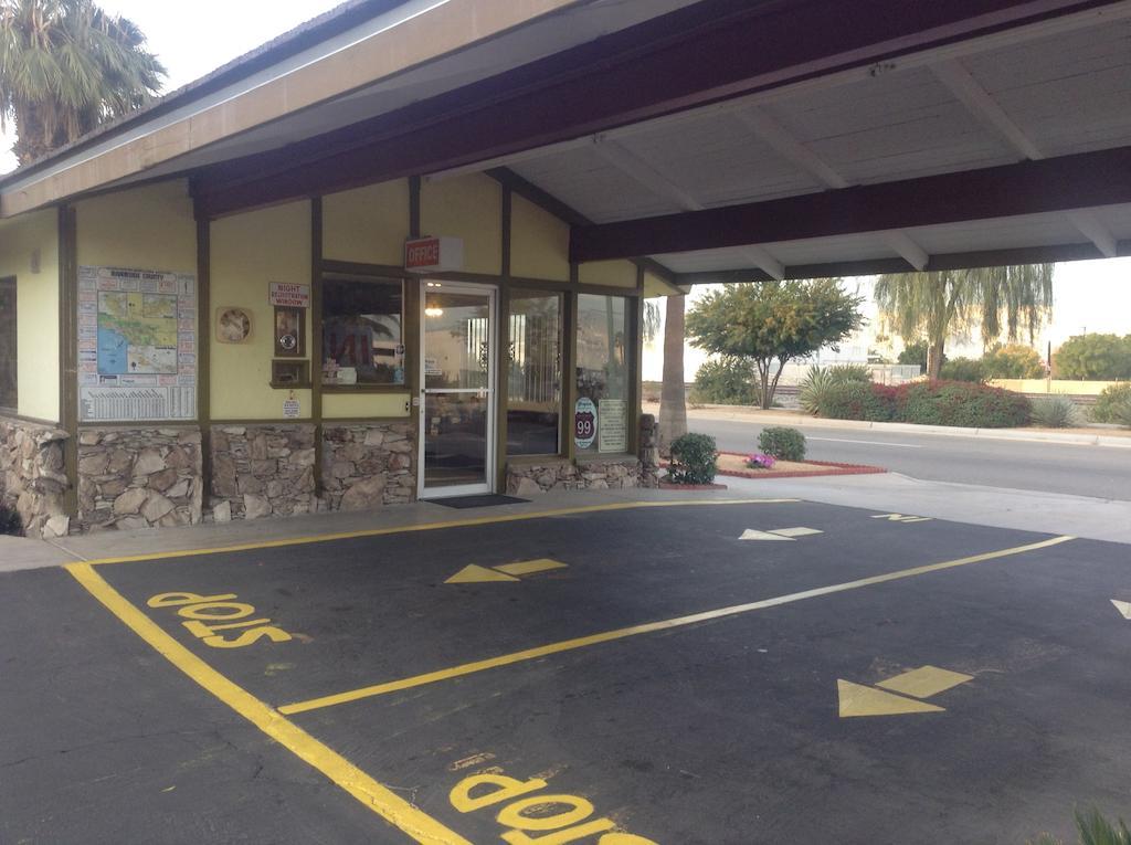 Tropics Motor Hotel Indio Exterior photo