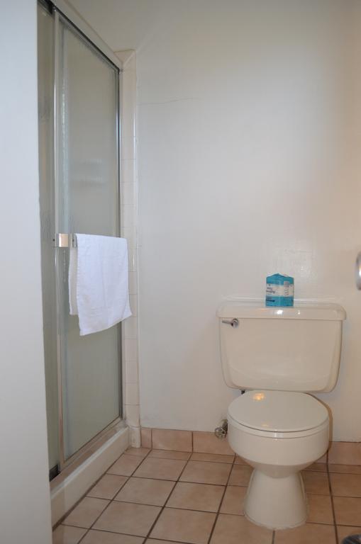 Tropics Motor Hotel Indio Room photo