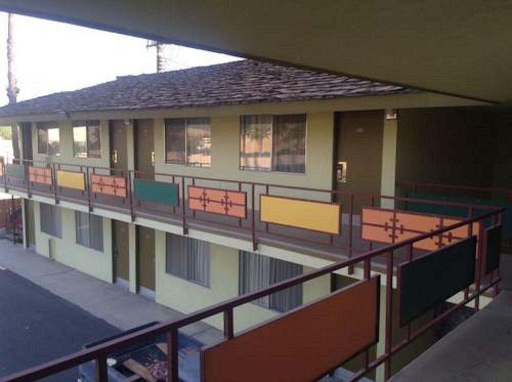 Tropics Motor Hotel Indio Exterior photo